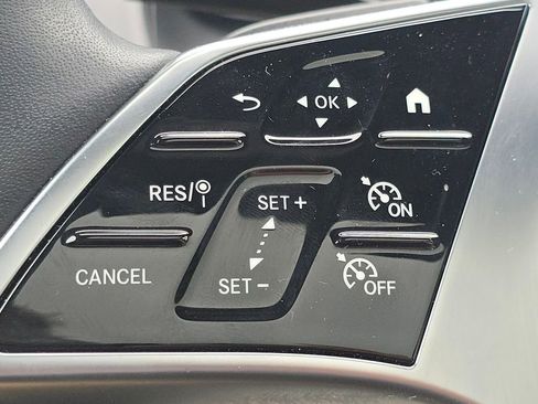 Certified 2025 Mercedes-Benz GLC 350e 4MATIC image 33