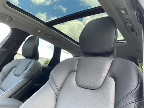Used 2023 Volvo XC60 B5 Plus w/ Climate Package AWD/4WD image 16