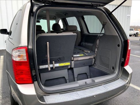Used 2010 Kia Sedona LX image 23