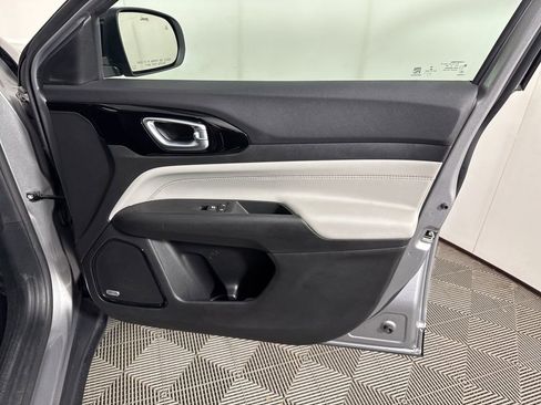 Used 2022 Jeep Compass Limited w/ Sun and Sound Group image 13