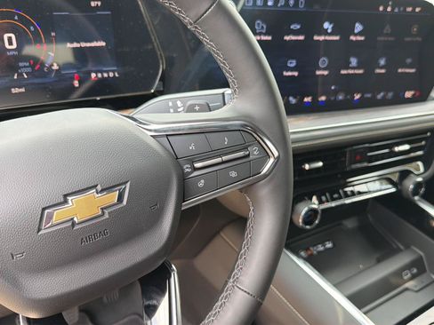 New 2026 Chevrolet Suburban Premier w/ Sun And Tow Package AWD/4WD image 18