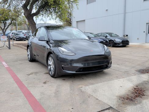 Used 2024 Tesla Model Y Long Range image 2