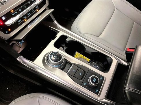 Certified 2021 Ford Explorer XLT w/ Equipment Group 202A image 16