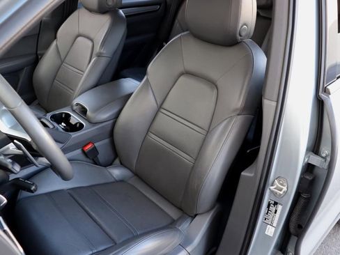 Used 2021 Porsche Cayenne image 19