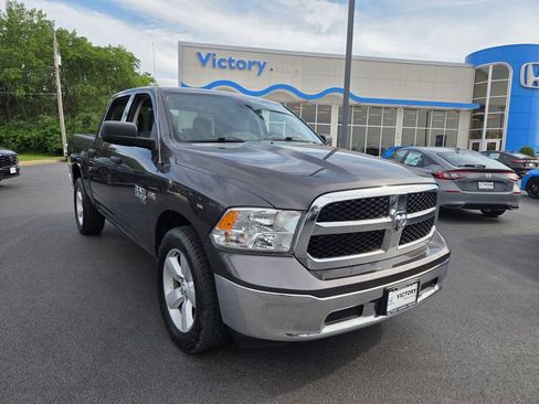 Used 2023 RAM 1500 Classic SLT AWD/4WD image 3