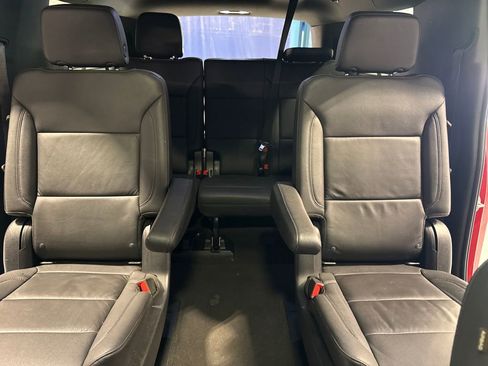 Used 2022 Chevrolet Suburban LT w/ Luxury Package AWD/4WD image 40