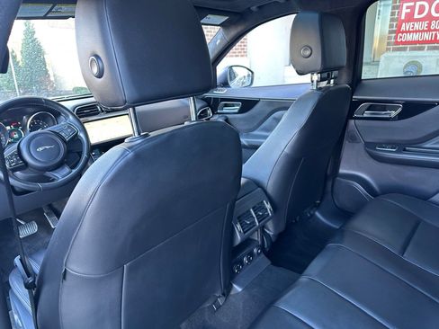 Used 2019 Jaguar F-PACE Premium image 15