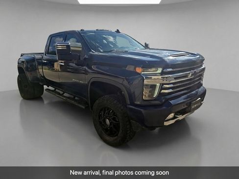 Used 2023 Chevrolet Silverado 3500 High Country AWD/4WD image 2