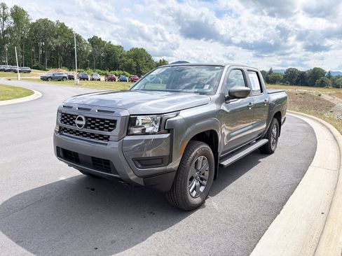 Used 2025 Nissan Frontier SV AWD/4WD image 3