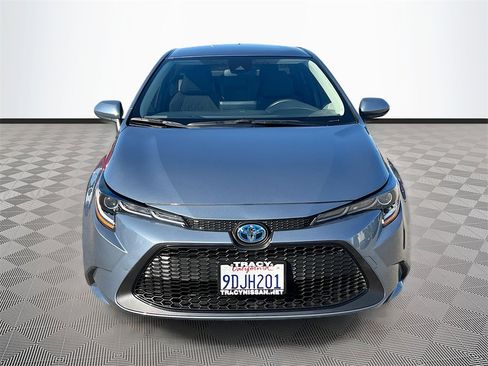 Used 2022 Toyota Corolla LE image 2