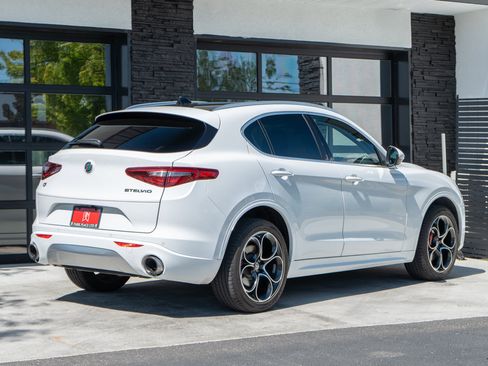 Used 2020 Alfa Romeo Stelvio Ti w/ Active Blind Spot Package AWD/4WD image 11