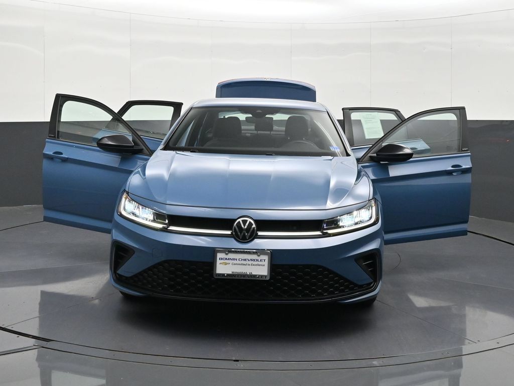 Used 2025 Volkswagen Jetta Sport FWD image 43