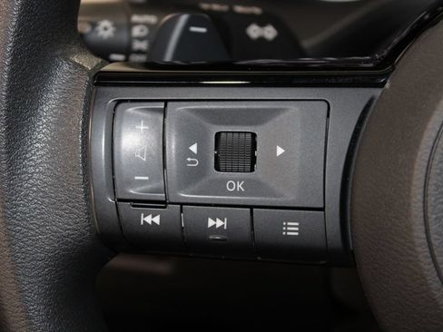 Used 2023 Nissan Rogue SV FWD image 34