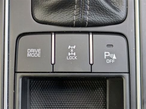 Used 2019 Kia Sorento LX w/ LX Convenience Package image 29