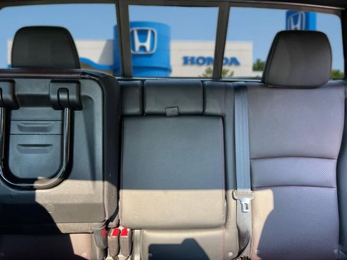 Used 2025 Honda Ridgeline Black Edition image 28