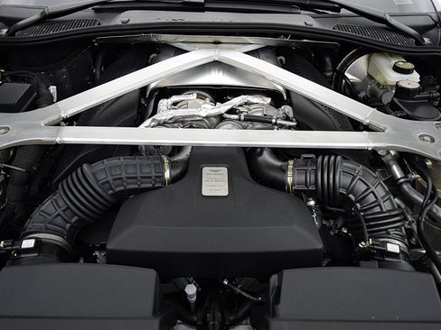 Used 2023 Aston Martin V8 Vantage Roadster RWD image 32