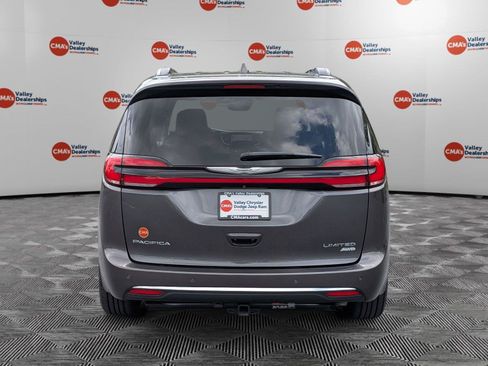 Used 2022 Chrysler Pacifica Limited AWD/4WD image 6