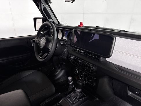 Used 2024 Jeep Wrangler Unlimited AWD/4WD image 27