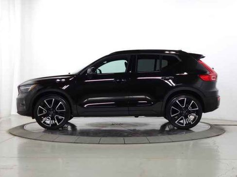 Used 2025 Volvo XC40 B5 Ultra image 4