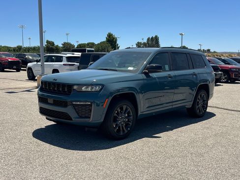 New 2026 Jeep Grand Cherokee L Limited AWD/4WD image 2