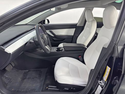 Used 2021 Tesla Model 3 Standard Range Plus image 17