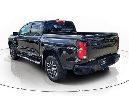 Used 2023 Chevrolet Colorado Z71 w/ Z71 Convenience Package 2 AWD/4WD image 3