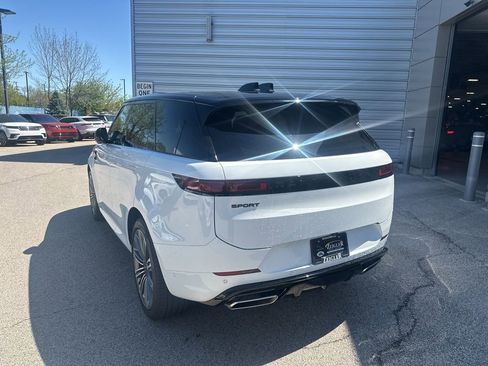 Used 2024 Land Rover Range Rover Sport Dynamic SE AWD/4WD image 4