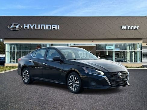 Used 2024 Nissan Altima 2.5 SV image 5