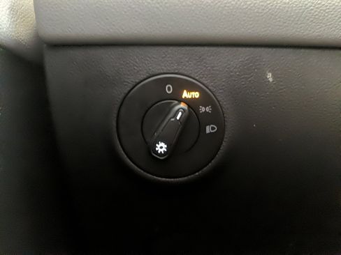 Used 2022 Volkswagen Taos SE w/ Panoramic Sunroof Package image 21