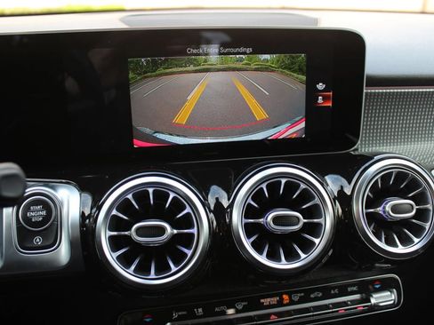 Used 2021 Mercedes-Benz GLB 250 4MATIC image 18