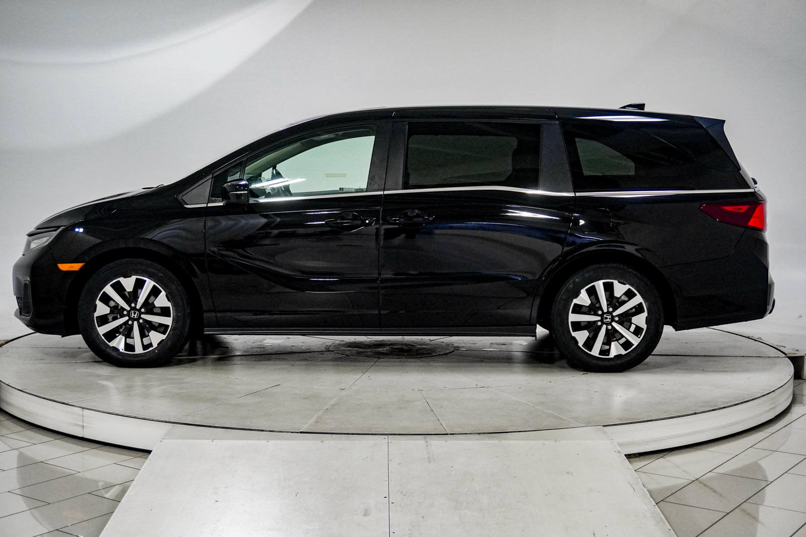Used 2025 Honda Odyssey EX-L image 5