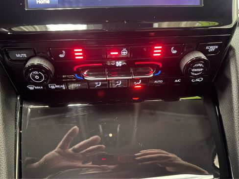 Used 2022 Jeep Grand Cherokee L Laredo w/ Luxury Tech Group I image 17