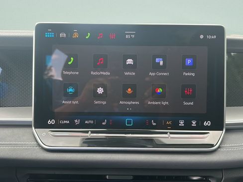 New 2026 Volkswagen Tiguan SE FWD image 17