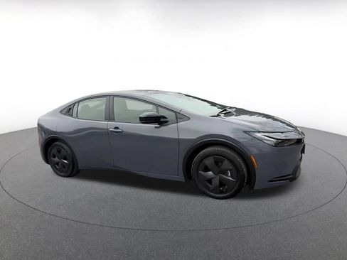 Used 2025 Toyota Prius LE FWD image 2
