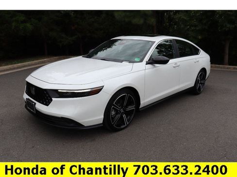 Used 2025 Honda Accord Sport image 3