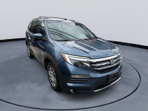Used 2017 Honda Pilot Touring image 6