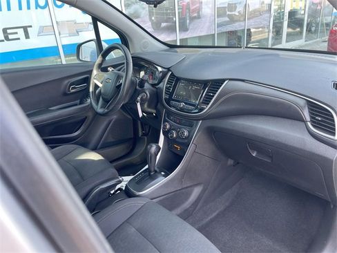 Used 2018 Chevrolet Trax LS image 25