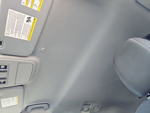 Used 2023 Ford Explorer XLT image 33