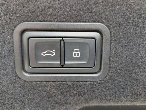 Used 2023 Audi A8 L 3.0T image 38