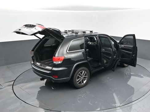 Used 2017 Jeep Grand Cherokee Limited AWD/4WD image 29