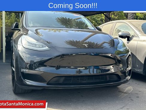Used 2022 Tesla Model Y Long Range AWD/4WD image 1