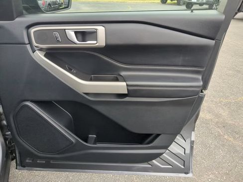 Used 2021 Ford Explorer XLT w/ Equipment Group 202A RWD image 33