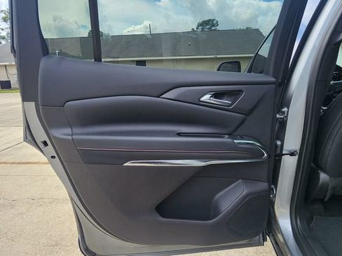 Used 2025 Chevrolet Traverse Z71 w/ LPO, Floor Liner Package AWD/4WD image 19