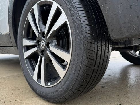 Used 2019 Nissan Kicks SV FWD image 9