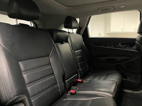 Used 2019 Kia Sorento EX image 22