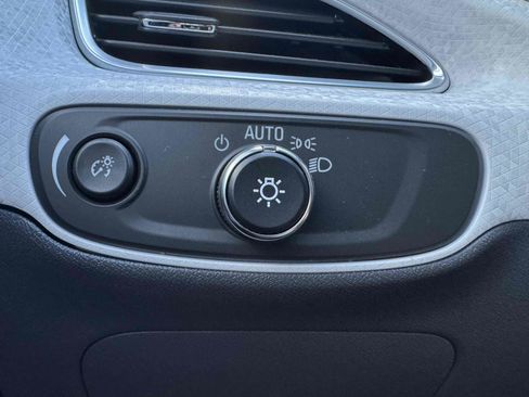 Used 2019 Chevrolet Bolt Premier w/ Infotainment Package FWD image 29