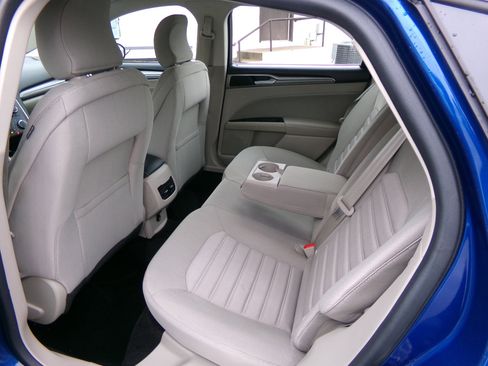 Used 2018 Ford Fusion SE image 24