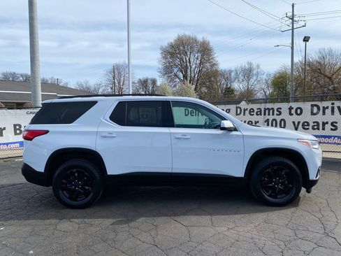 Used 2021 Chevrolet Traverse LT FWD image 2