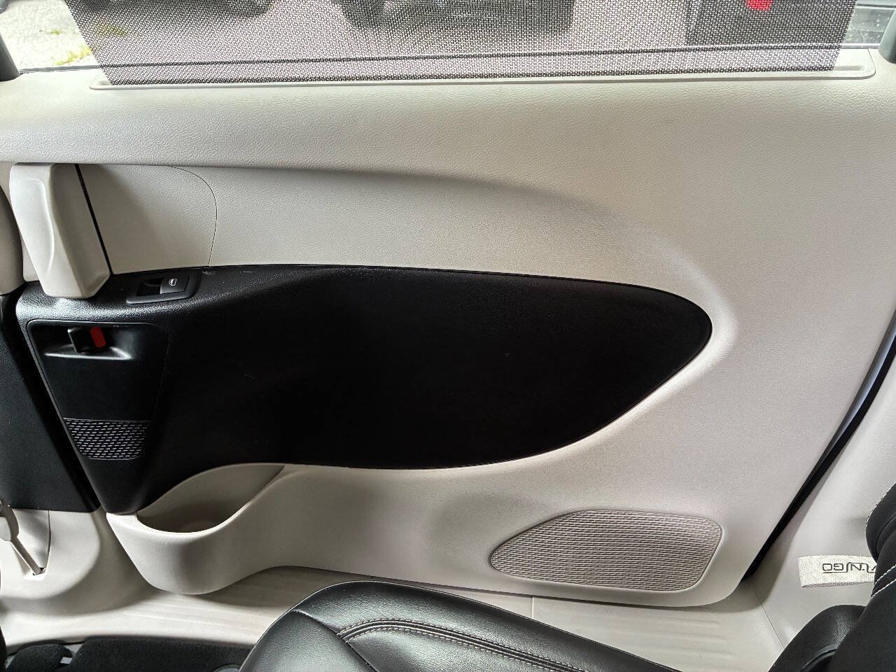 Used 2024 Chrysler Pacifica Touring-L FWD image 19