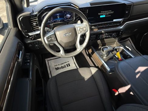 Used 2024 Chevrolet Silverado 1500 LT Trail Boss w/ Convenience Package II image 8